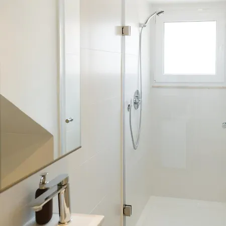 Stylish & Quite Flat In Centre - Cais Do Sodre Лісабон