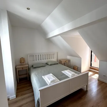 Stylish & Quite Flat In Centre - Cais Do Sodre Лісабон